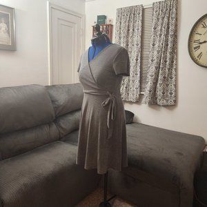 Classic Gray Wrap Dress with Short Sleeves